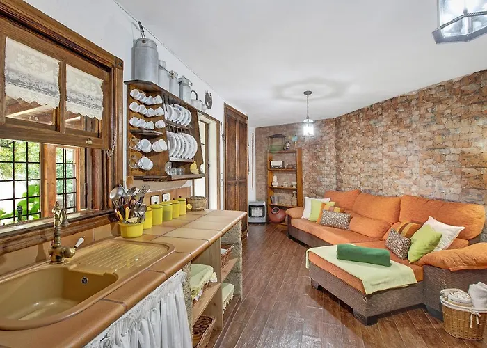 Carmenes Villa *